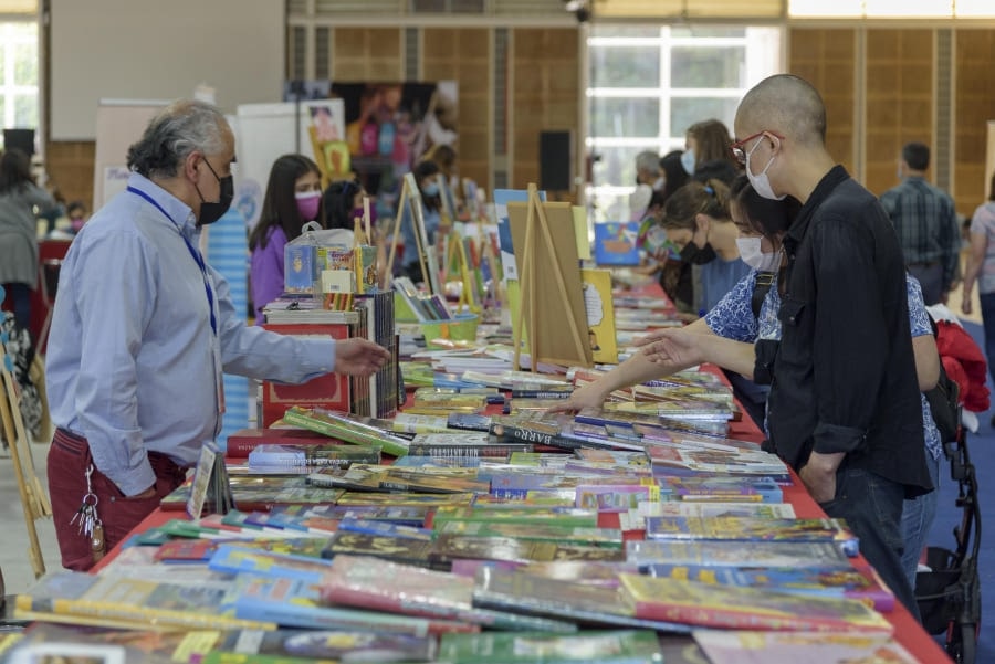 La Feria del libro de Valdivia se posiciona entre las variadas ferias de libros que lograron pasar la pandemia. Foto: Diario de Valdivia. Licencia by-nc-nd