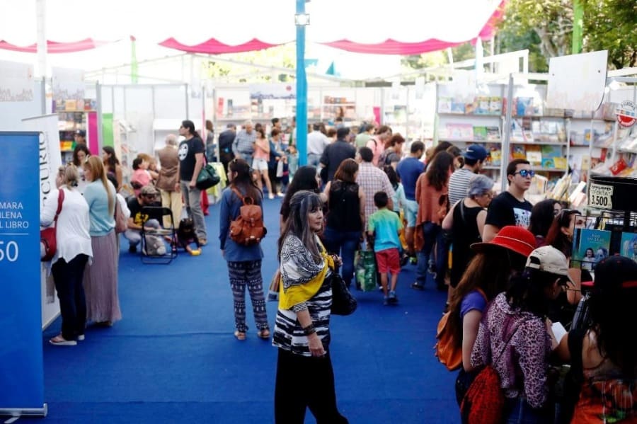 La Feria del Libro de Viña del Mar es una de las ferias de libros más importantes de la costa. Foto: La Tercera. Licencia by-nc-nd