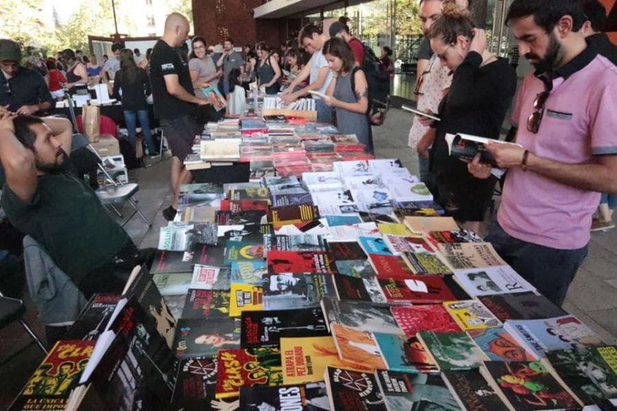 Ferias de Libros para editoriales independientes. Foto: La Tercera. Licencia Licencia by-nc-nd